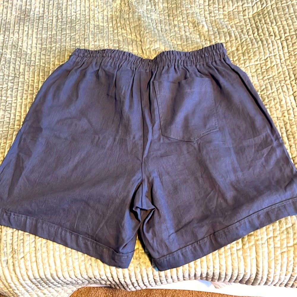 Shorts - Picture 2 of 3